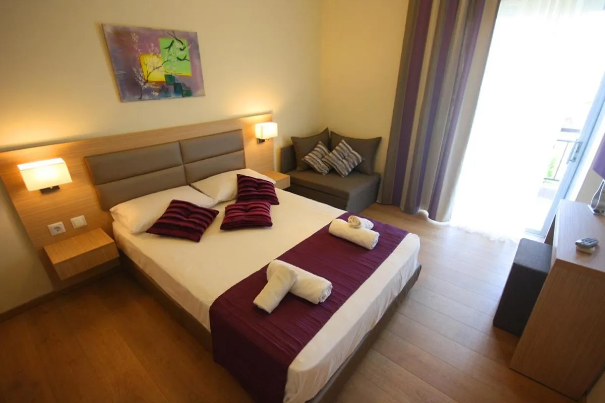 Leonidas Apartments And Suites Mola Kalyva