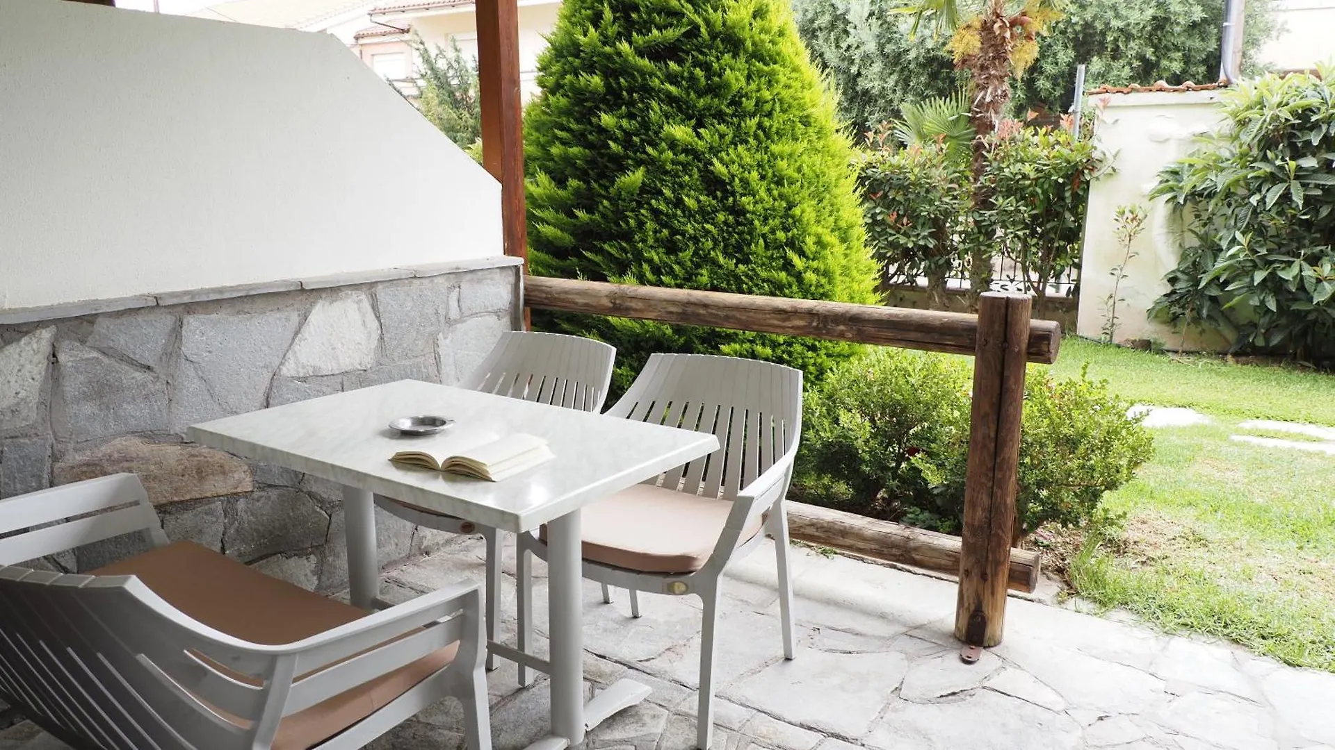 مولا كاليفا Leonidas Apartments And Suites