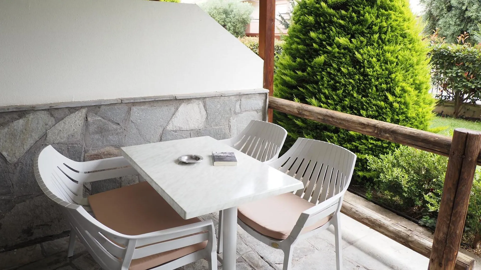 Leonidas Apartments And Suites Мола-Калива 0*,