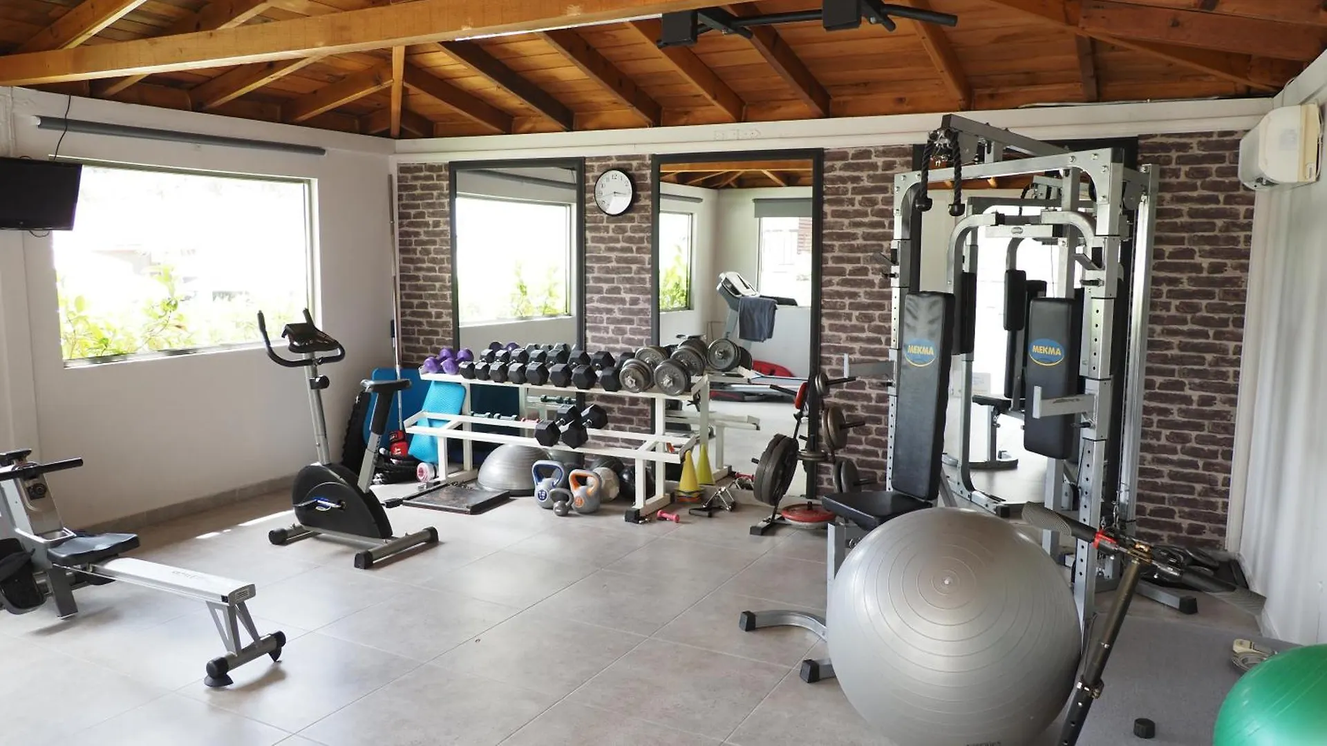 مولا كاليفا Leonidas Apartments And Suites شقة فندقية مولا كاليفا
