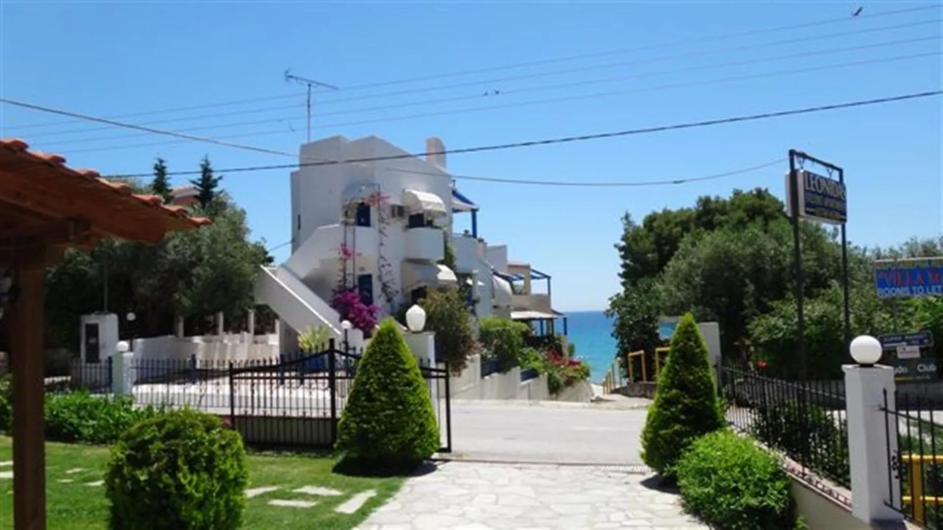 شقة فندقية مولا كاليفا Leonidas Apartments And Suites اليونان