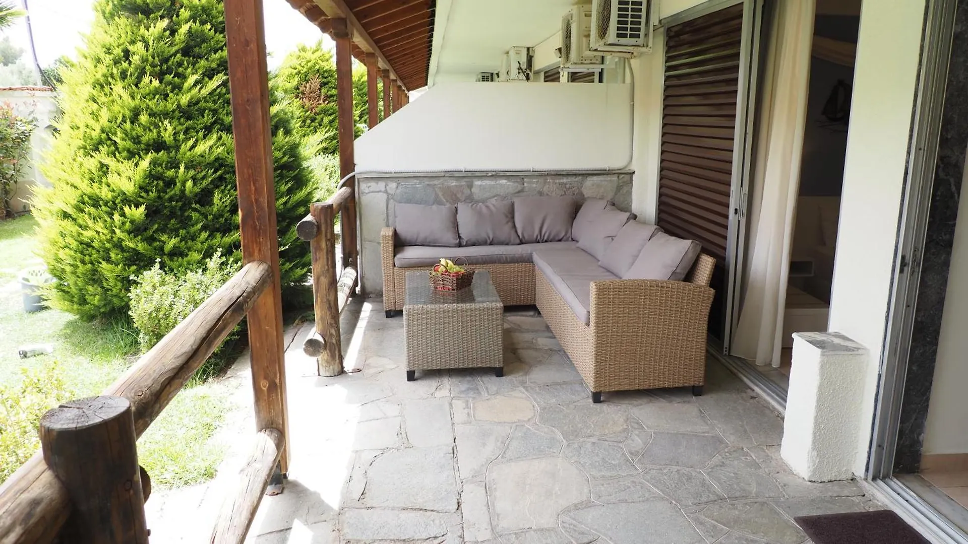 Leonidas Apartments And Suites Mola Kalyva 0*,  Greece