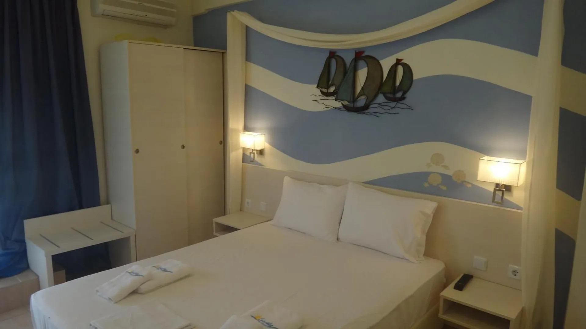 Leonidas Apartments And Suites Mola Kalyva