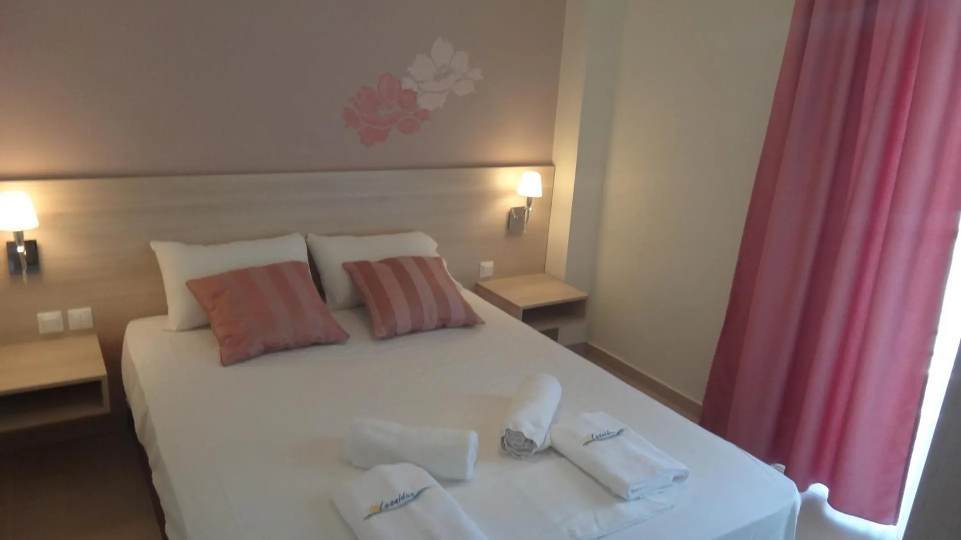 Leonidas Apartments And Suites Mola Kalyva Greece