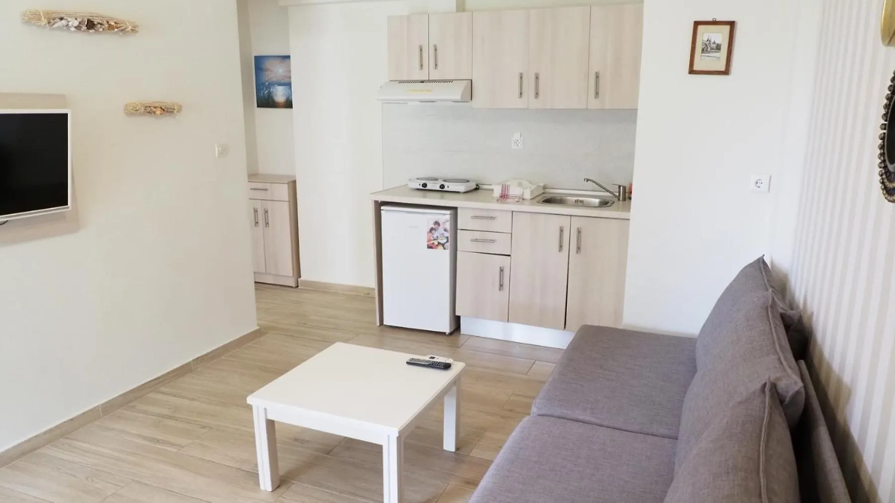 Ξενοδοχείο με διαμερίσματα Leonidas Apartments And Suites Μόλα Καλύβα