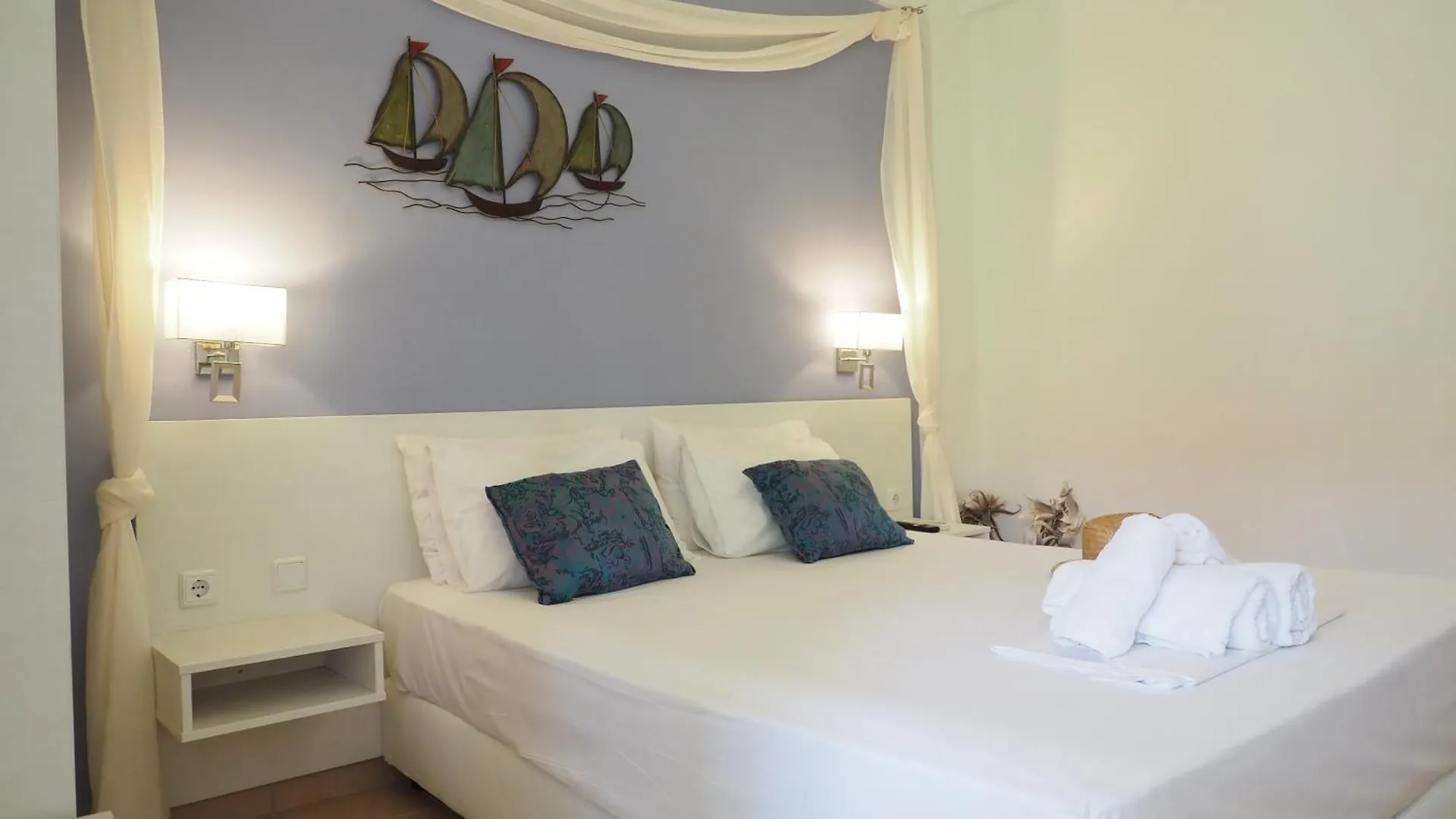 Leonidas Apartments And Suites Mola Kalyva 0*,  Greece