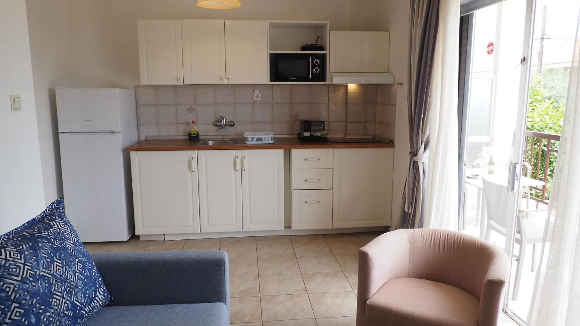 Aparthotel Leonidas Apartments And Suites Mola Kalyva Greece