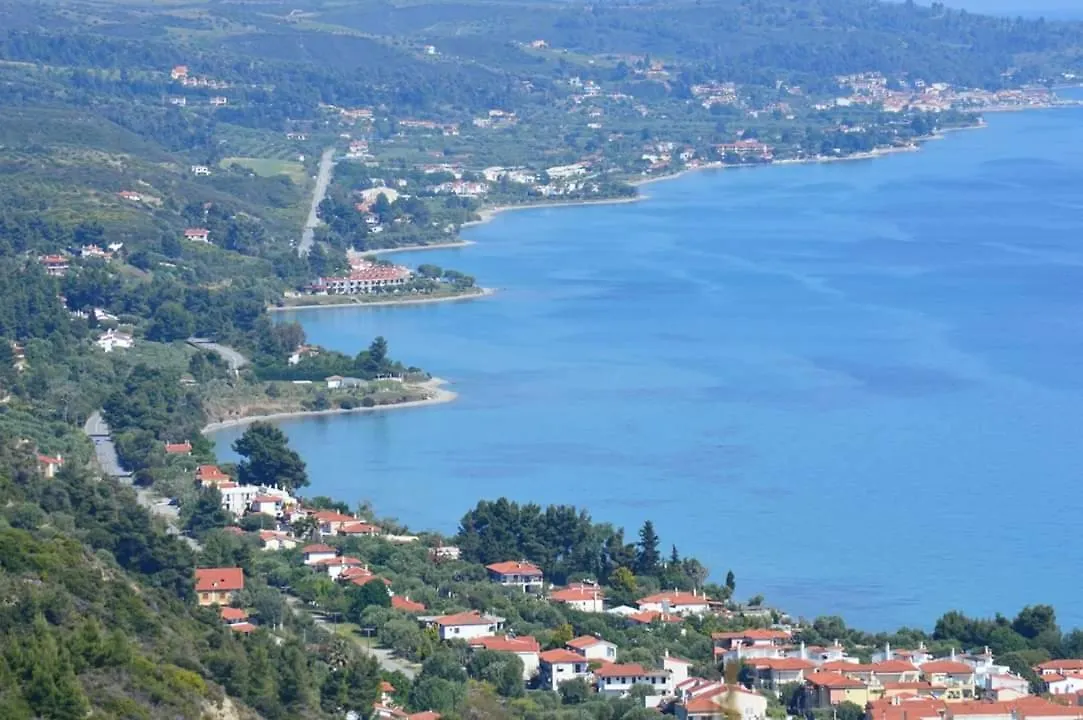 Leonidas Apartments And Suites Μόλα Καλύβα