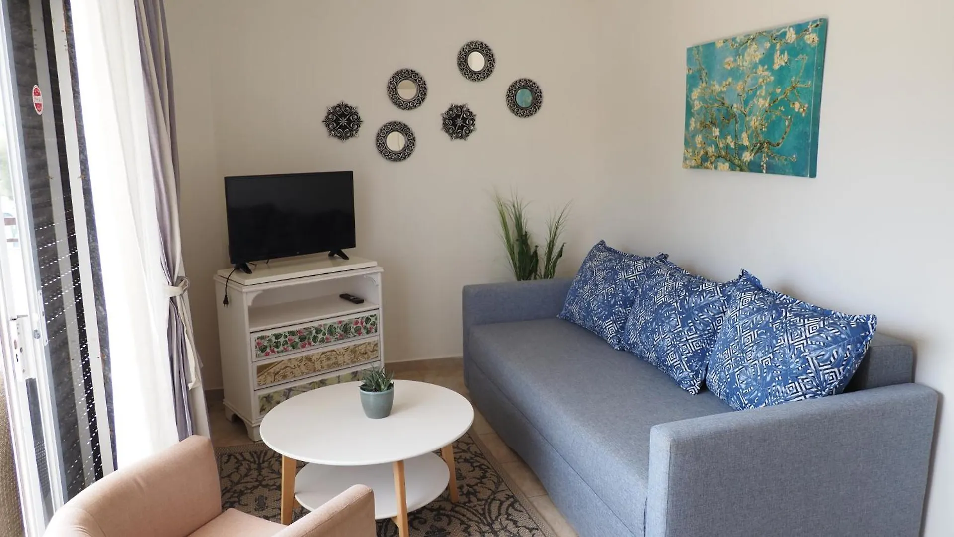 Leonidas Apartments And Suites Mola Kalyva Aparthotel