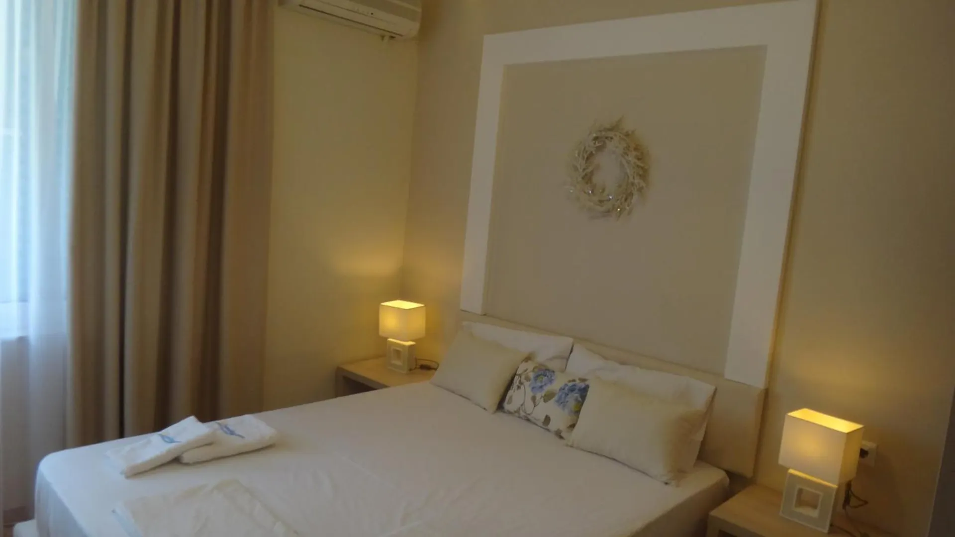 Leonidas Apartments And Suites Mola Kalyva 0*,  Greece