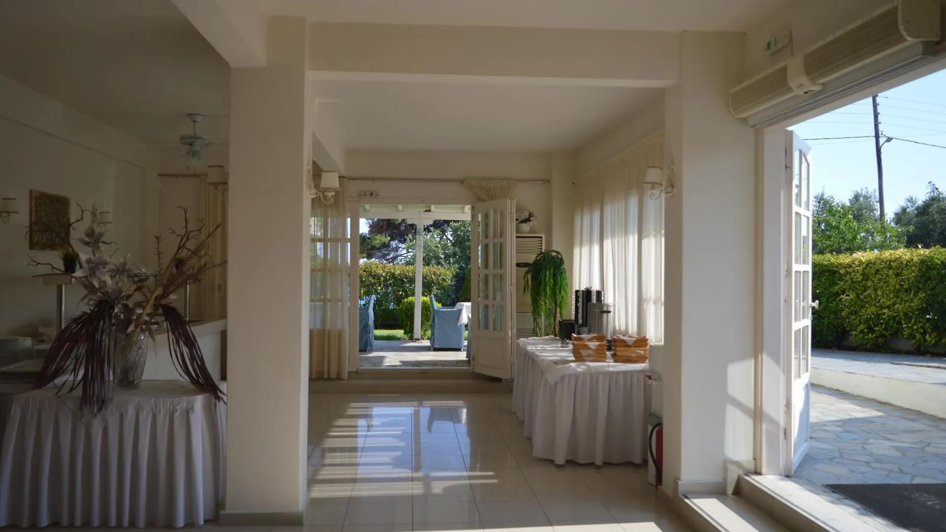 Leonidas Apartments And Suites Μόλα Καλύβα 0*,  Ελλάδα