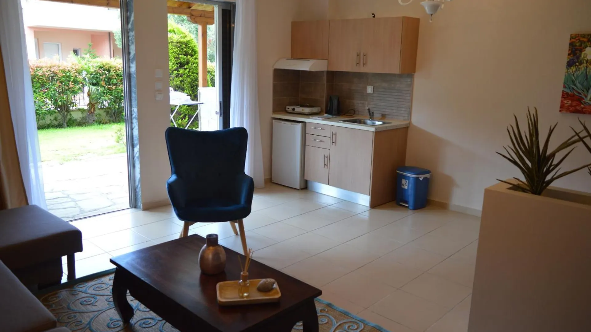 Leonidas Apartments And Suites Mola Kalyva 0*,