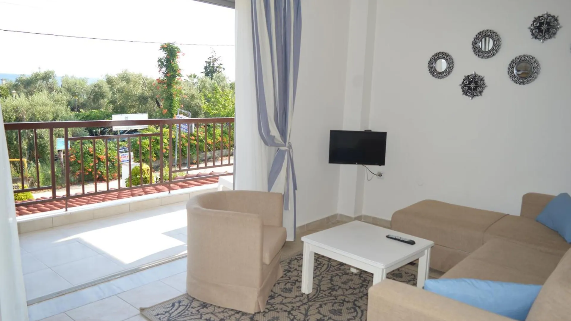Ξενοδοχείο με διαμερίσματα Leonidas Apartments And Suites Μόλα Καλύβα