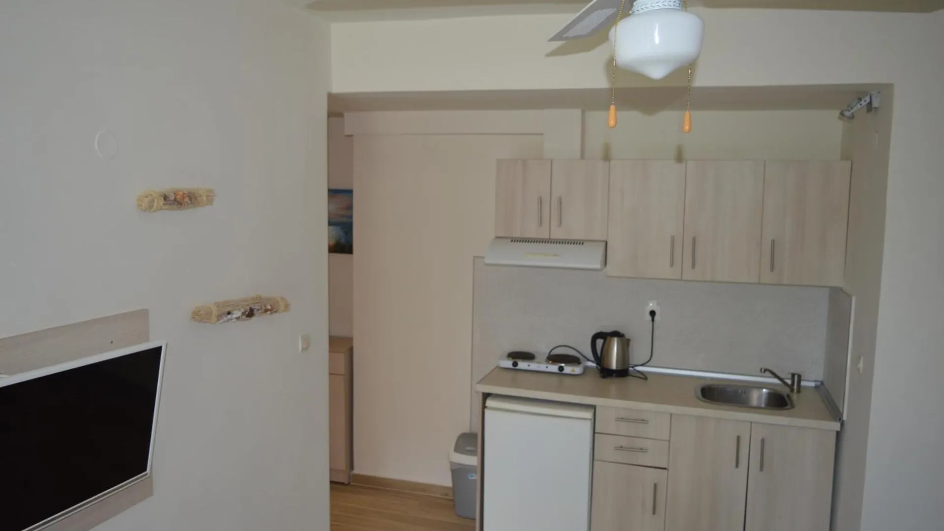 Ξενοδοχείο με διαμερίσματα Leonidas Apartments And Suites Μόλα Καλύβα