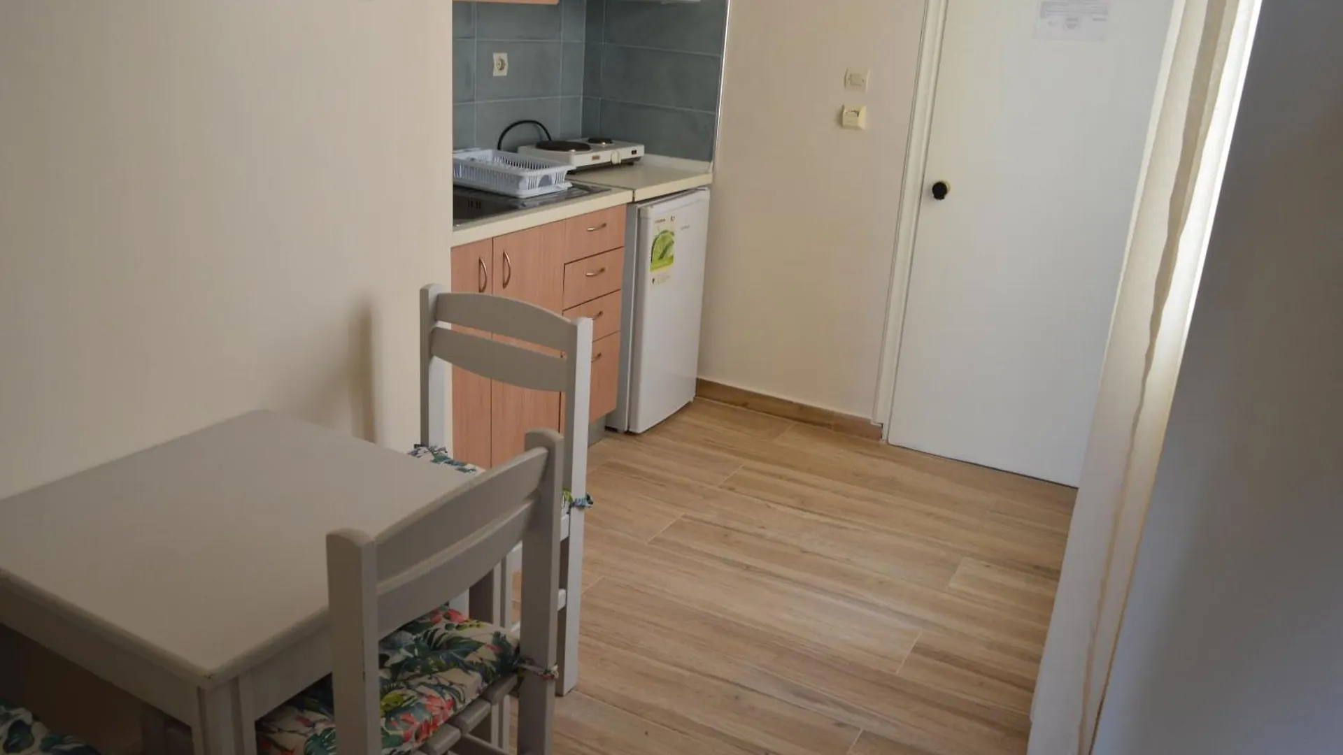 Leonidas Apartments And Suites Μόλα Καλύβα Ελλάδα