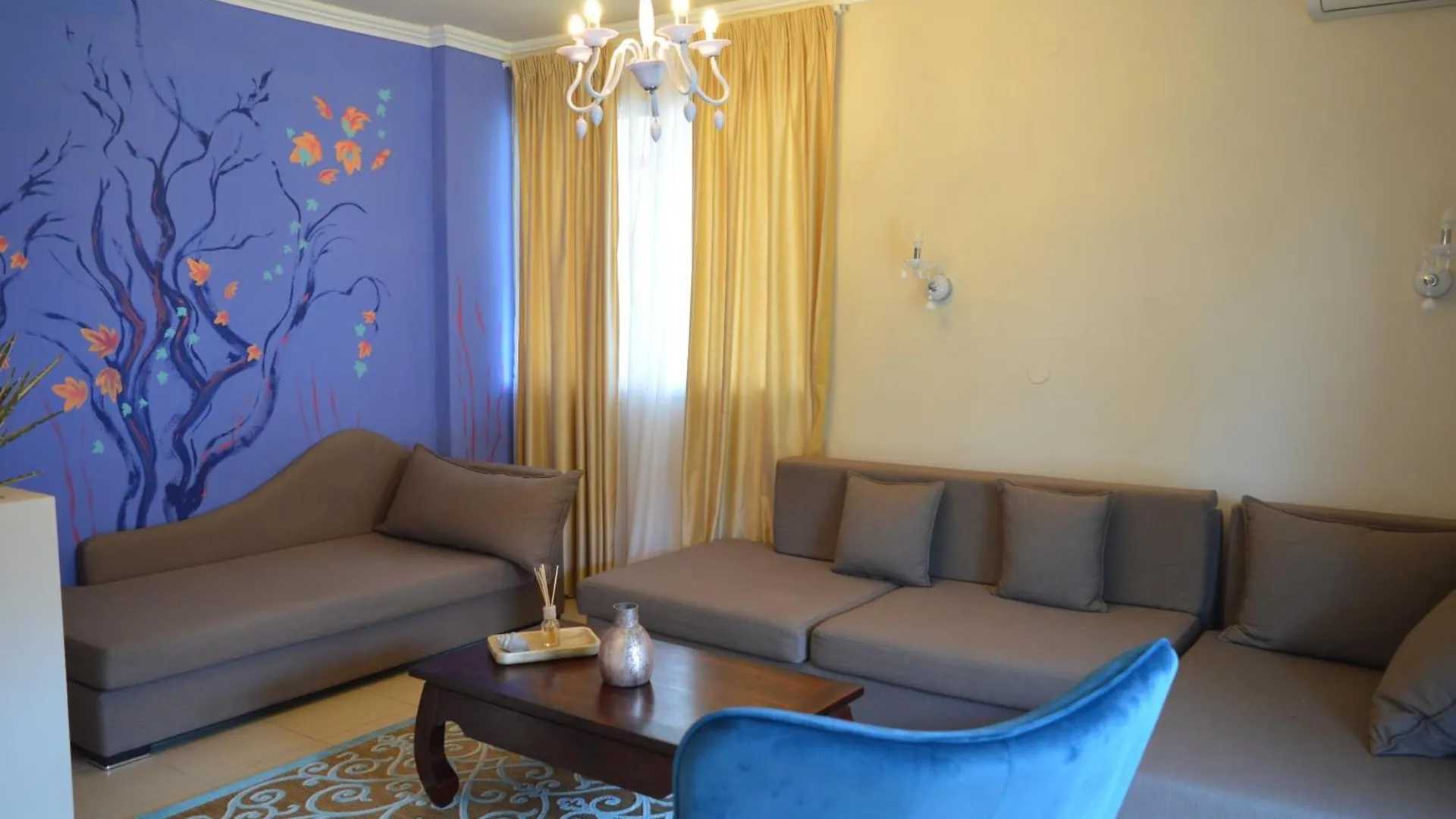 Leonidas Apartments And Suites Μόλα Καλύβα